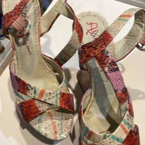 Alice and Olivia platform heels size 40